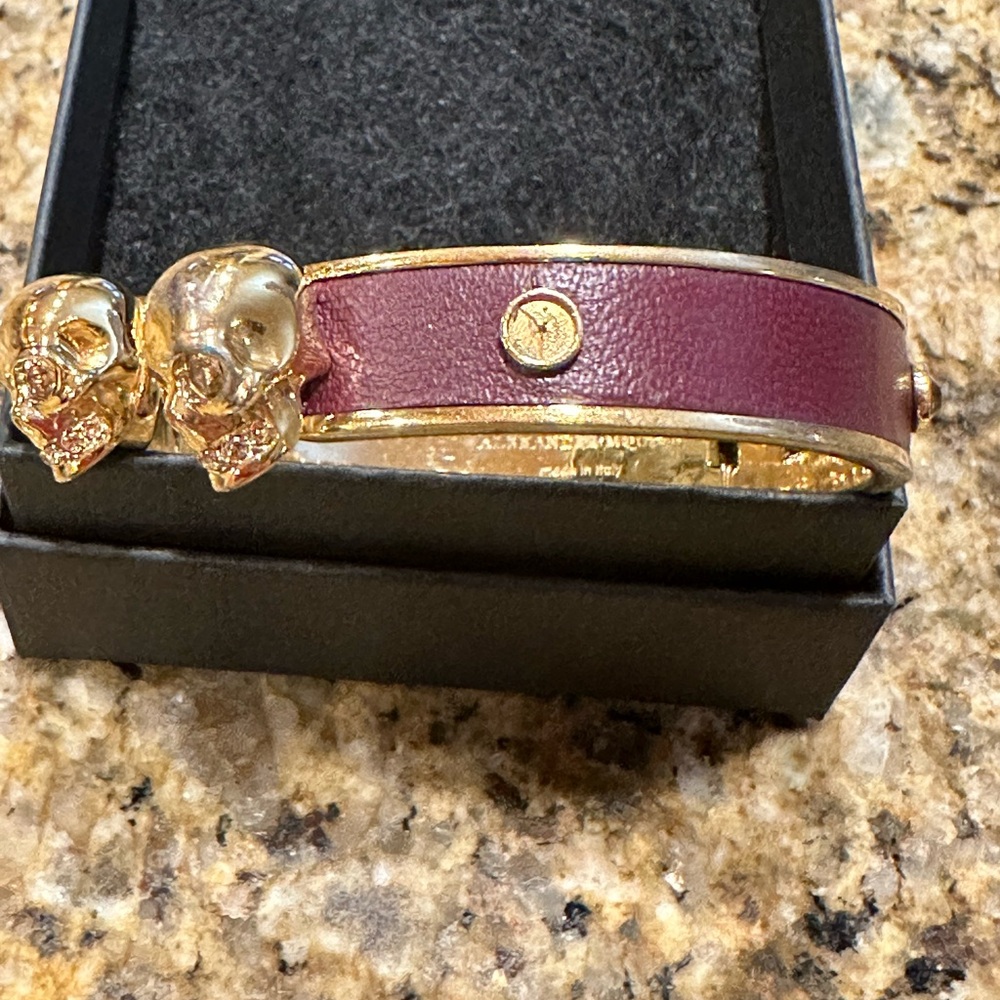 Alexander McQueen Gold Skull Cuff Bracelet - Picture 3 of 7